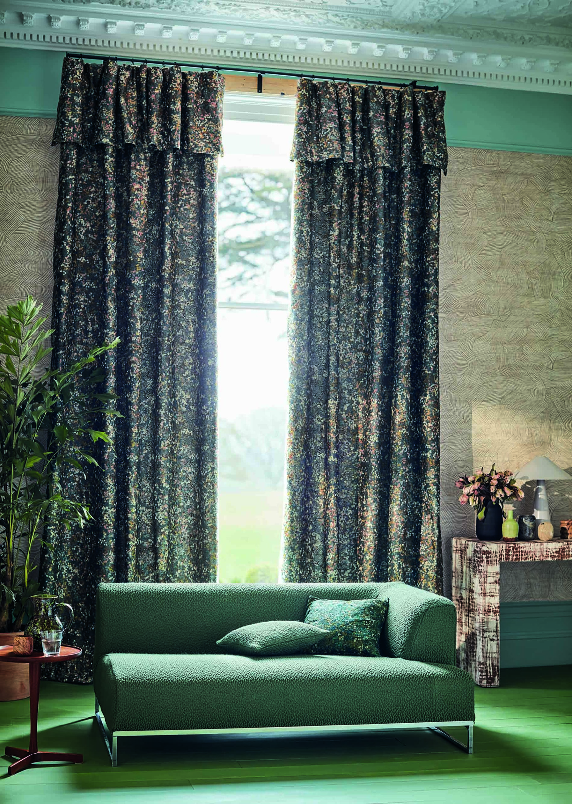 Tabala la colección de estampados decorativos, tejidos y bordados