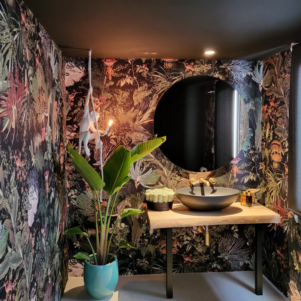 Selection and installation of Mooi wallpaper in Benahavis